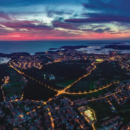 Stunning In Apartment Galižana